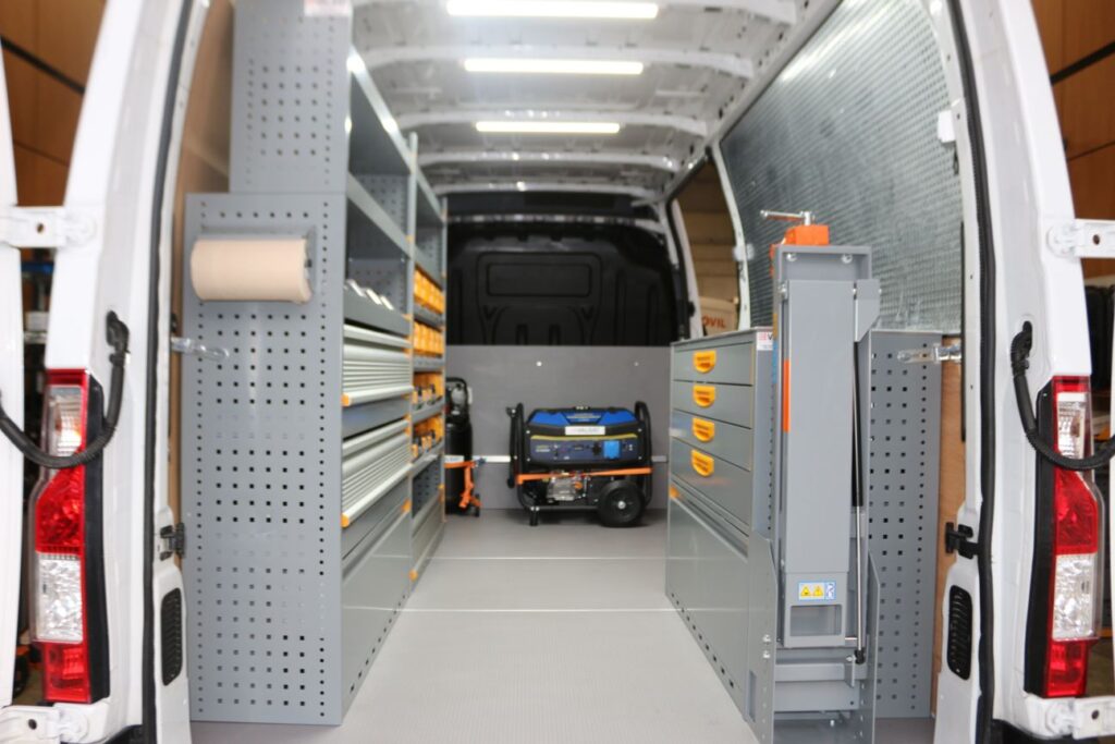Diseño de estanterias metalicas para furgonetas y vehiculos comerciales