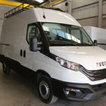 Flota vehículos Iveco Daily baca fabricada a medida