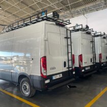 Flota vehículos Iveco Daily baca fabricada a medida