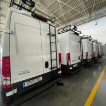 Flota vehículos Iveco Daily baca fabricada a medida