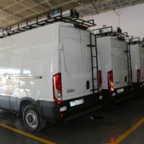 Flota vehículos Iveco Daily baca fabricada a medida